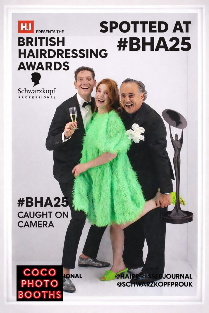 <br />
magazine-cover-photo-booth-womans